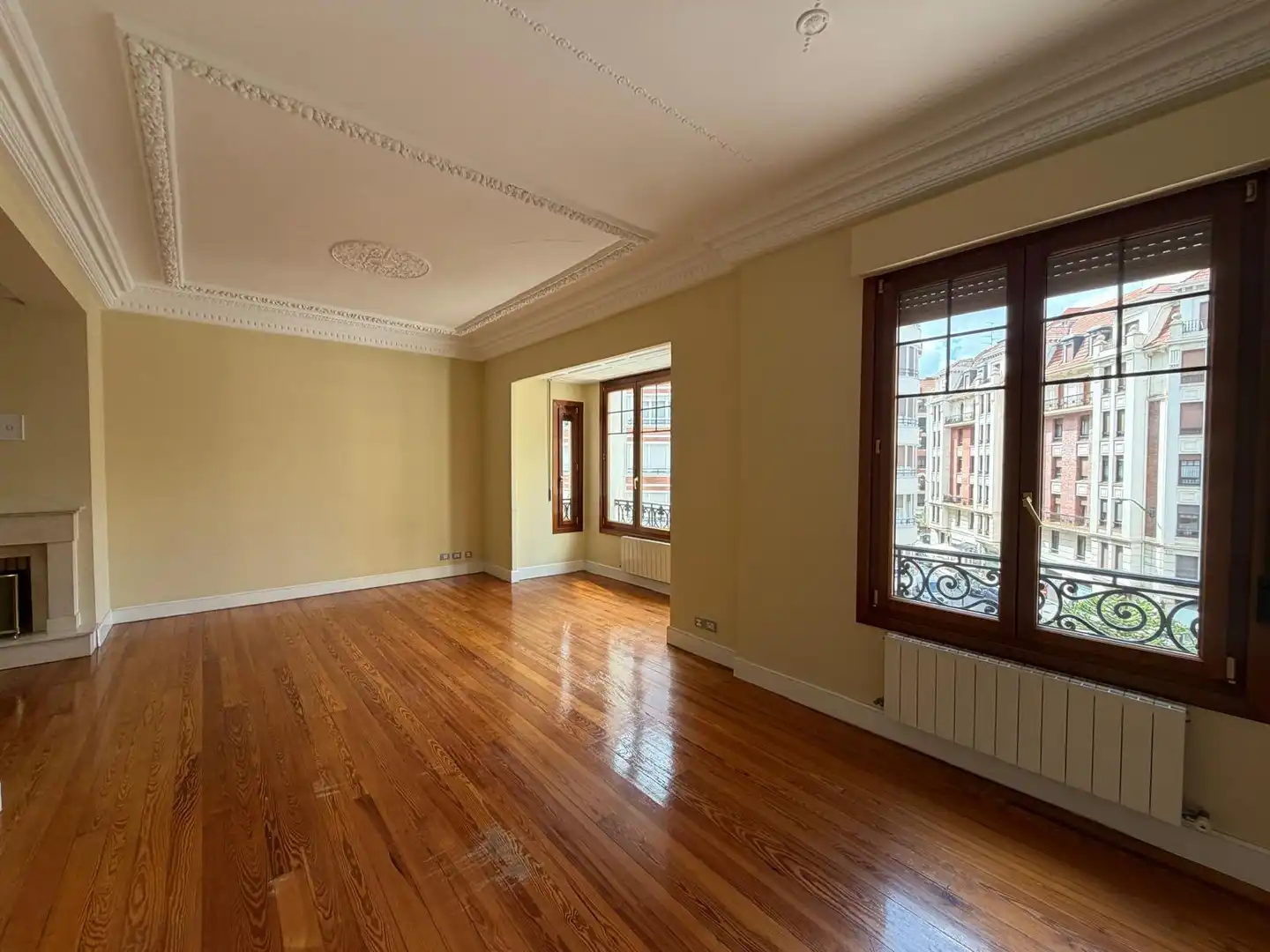 Sala d'estar de Pis de lloguer en Bilbao  amb Balcó