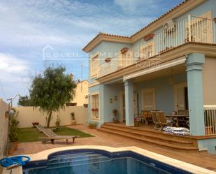 Vista exterior de Casa o xalet en venda en El Puerto de Santa María amb Aire condicionat, Jardí privat i Terrassa