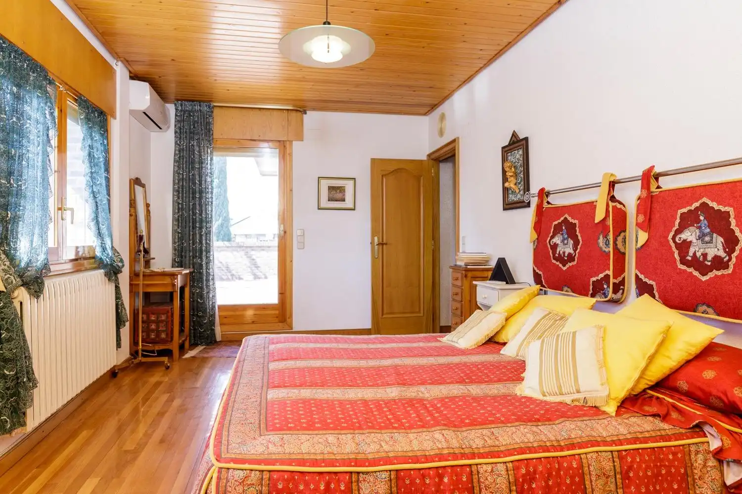 Bedroom of Houses for sale in Zaragoza  with Air Conditioner, Heating and Private garden