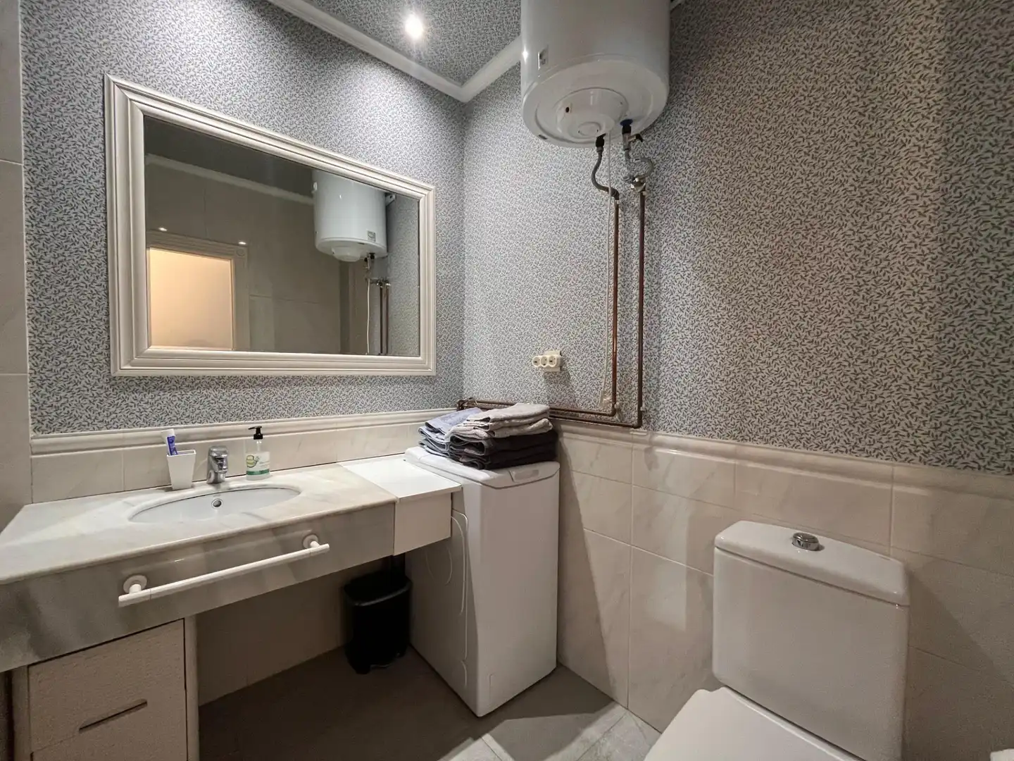 Badezimmer von Wohnung zur Miete in Santander mit Heizung, Privatgarten und Parkett