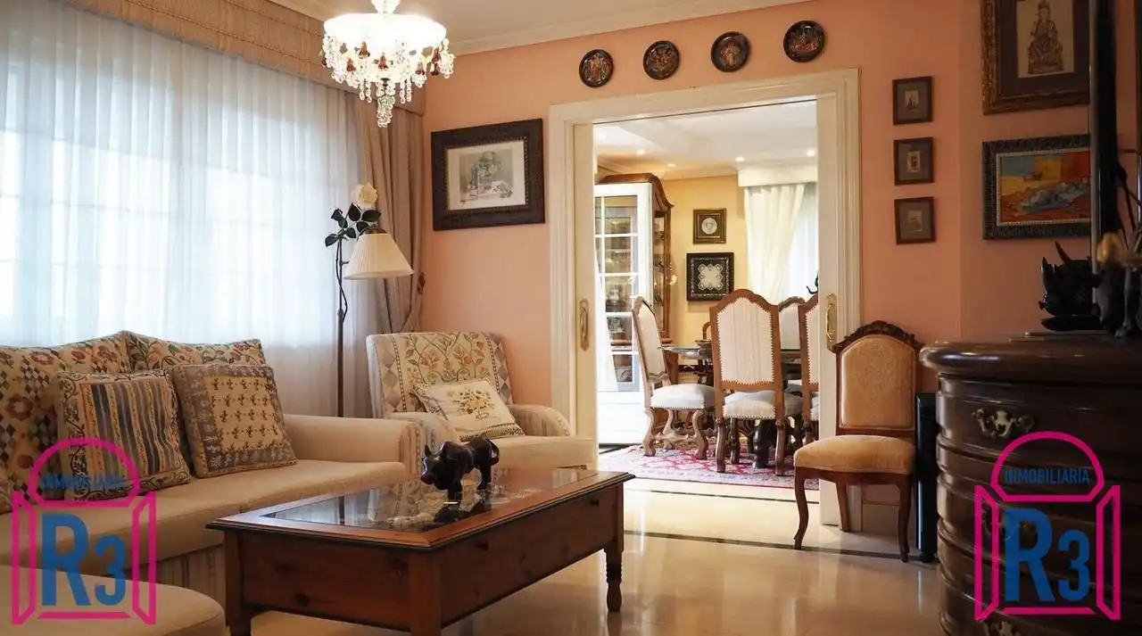 Sala de estar de Casa o chalet en venta en León Capital  con Calefacción
