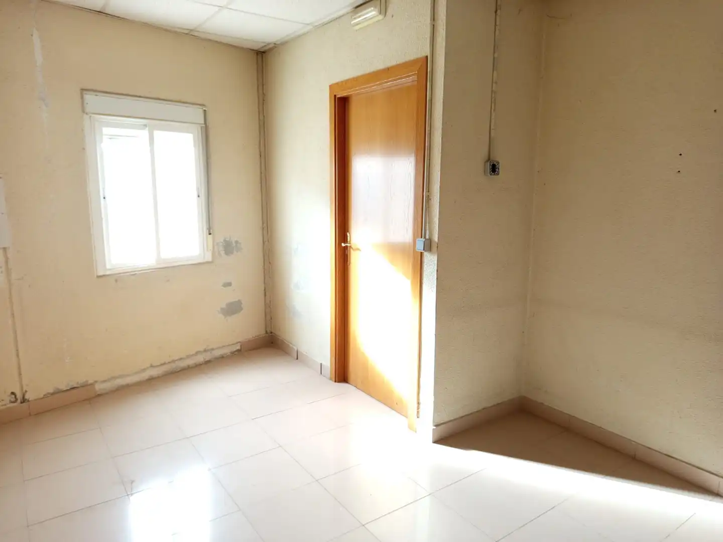 Habitación de Local en venta en Yuncler