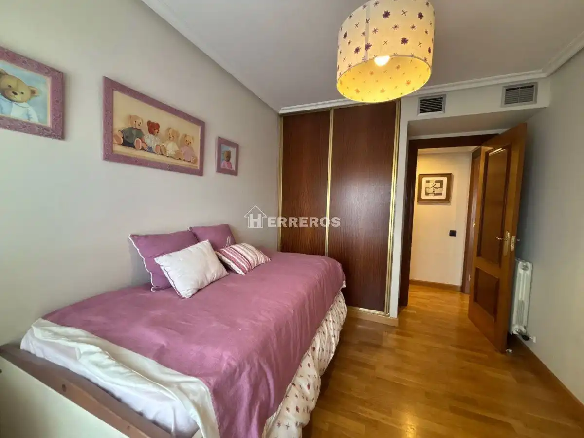 Bedroom of Flat for sale in  Logroño  with Heating, Parquet flooring and Terrace