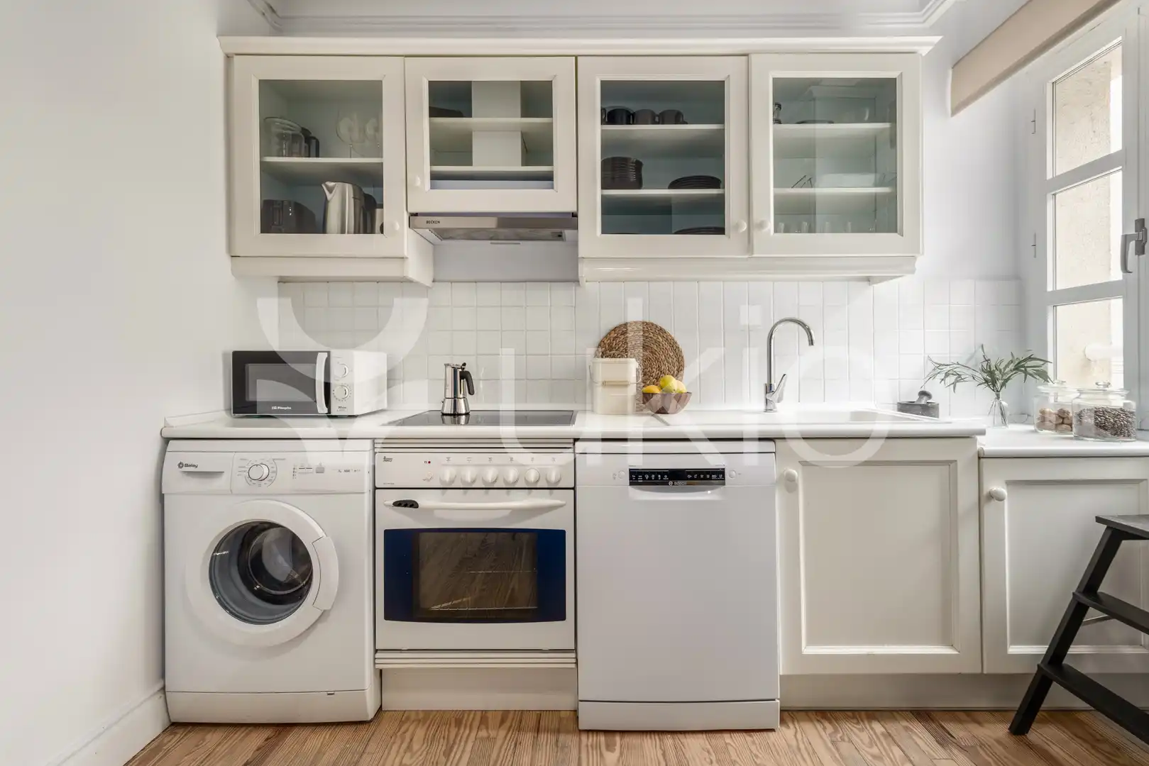 Cuina de Apartament de lloguer en Madrid amb Aire condicionat, Calefacció i Moblat