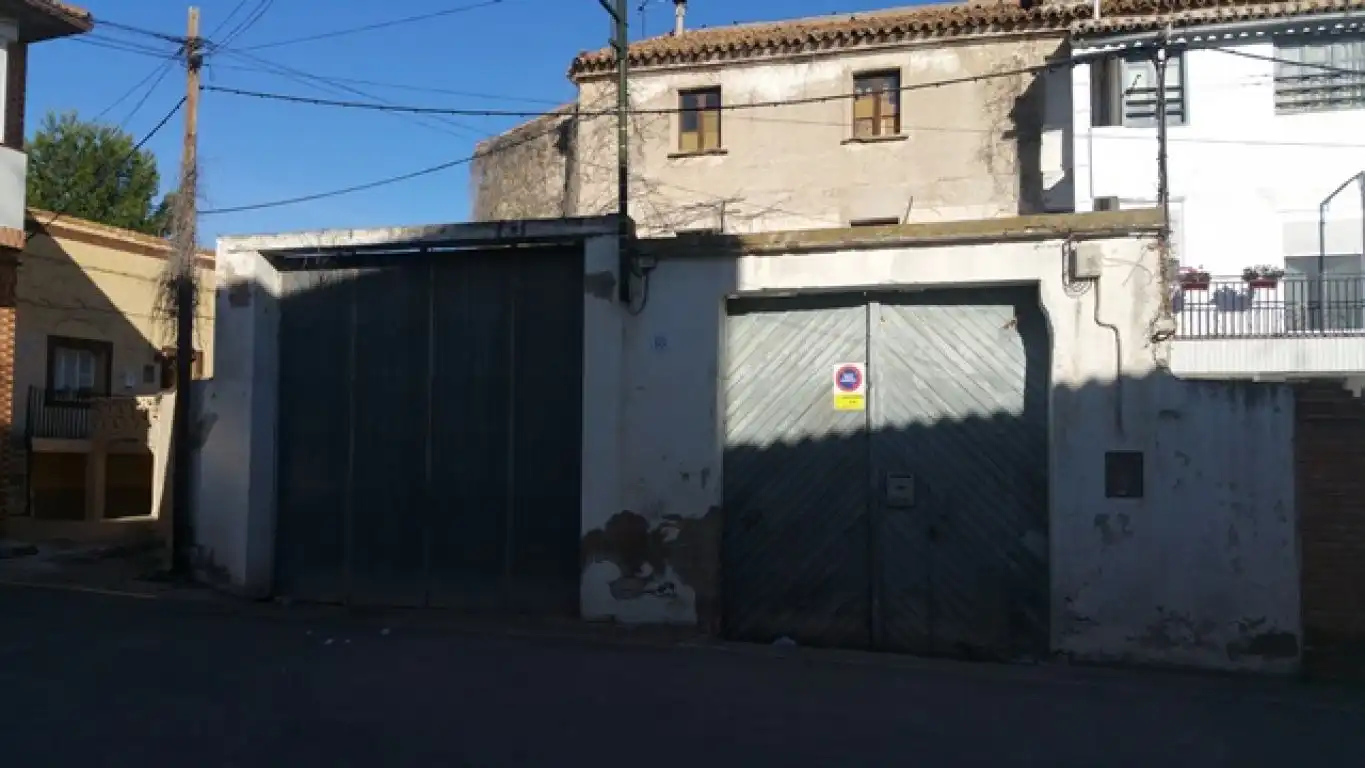 Vista exterior de Finca rústica en venda en Épila amb Jardí privat