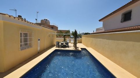 Chalet en venta en Calarreona, 5 dormitorios.