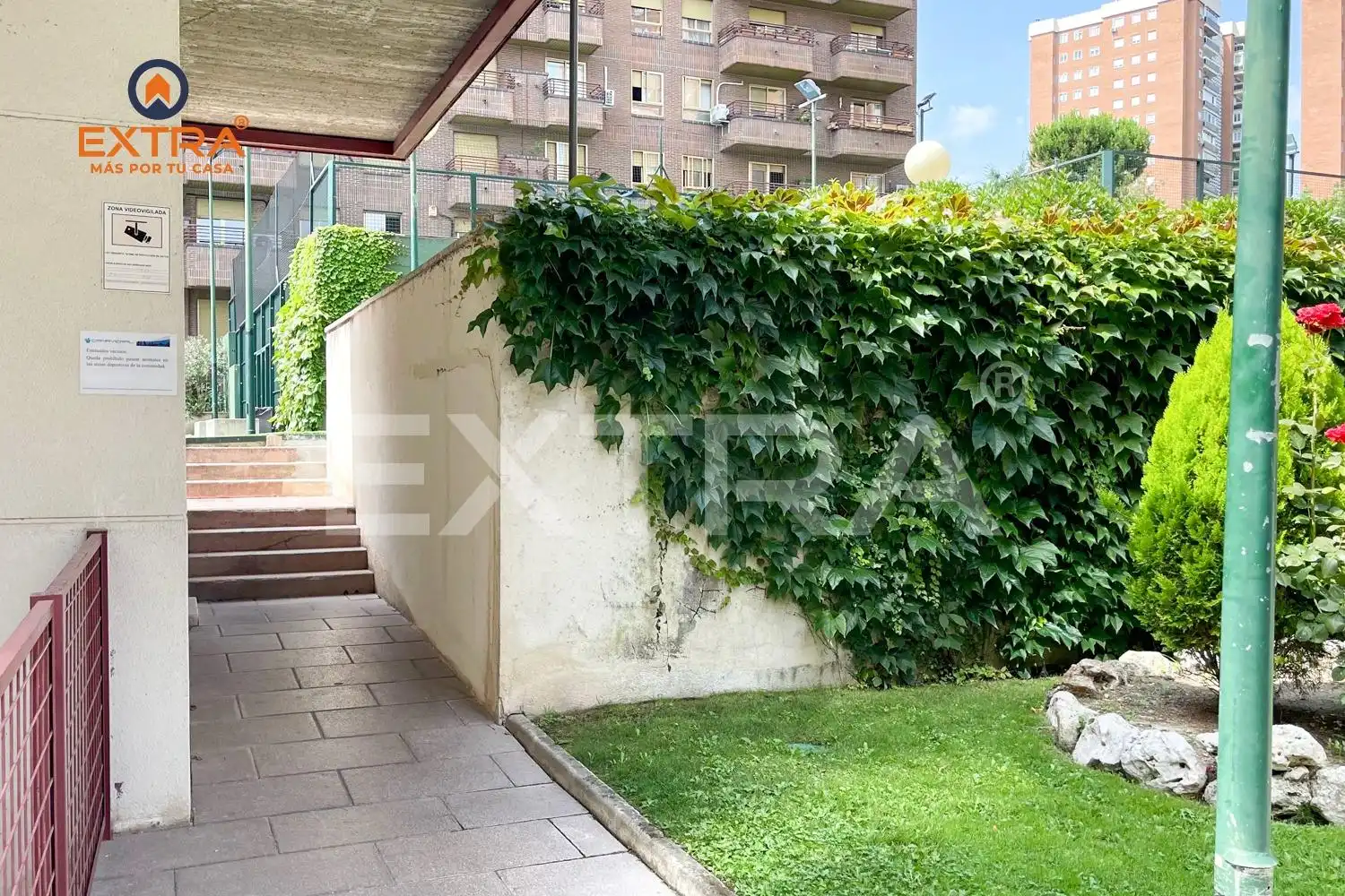 Garten von Garage zum Verkauf in Madrid