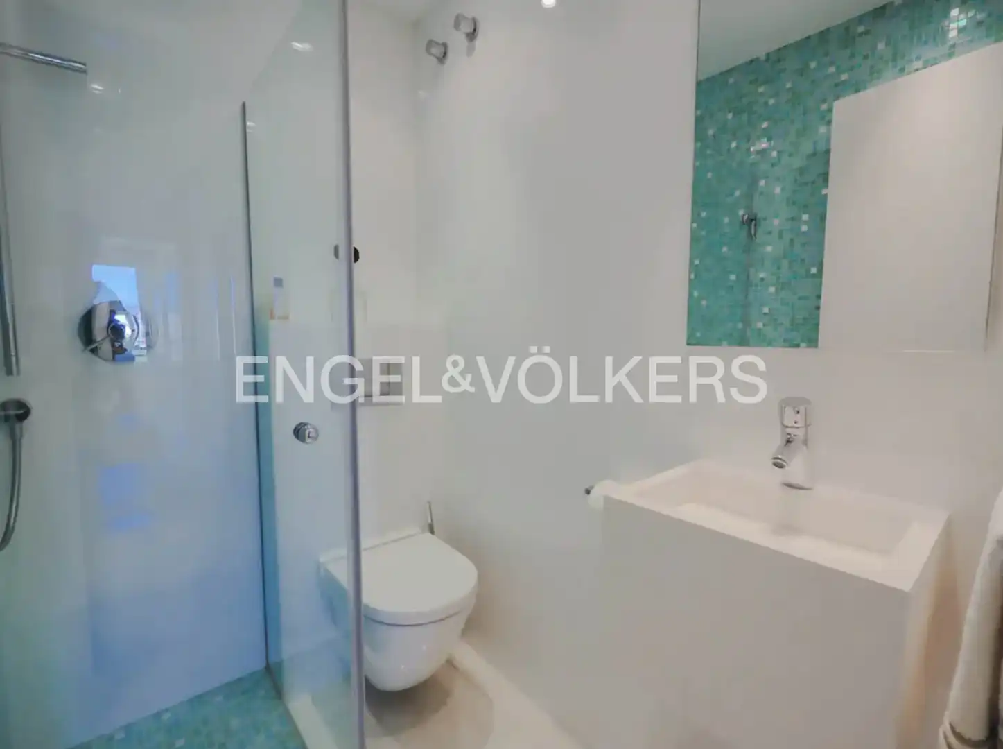 Badezimmer von Dachboden zum Verkauf in Alicante / Alacant mit Klimaanlage, Heizung und Terrasse