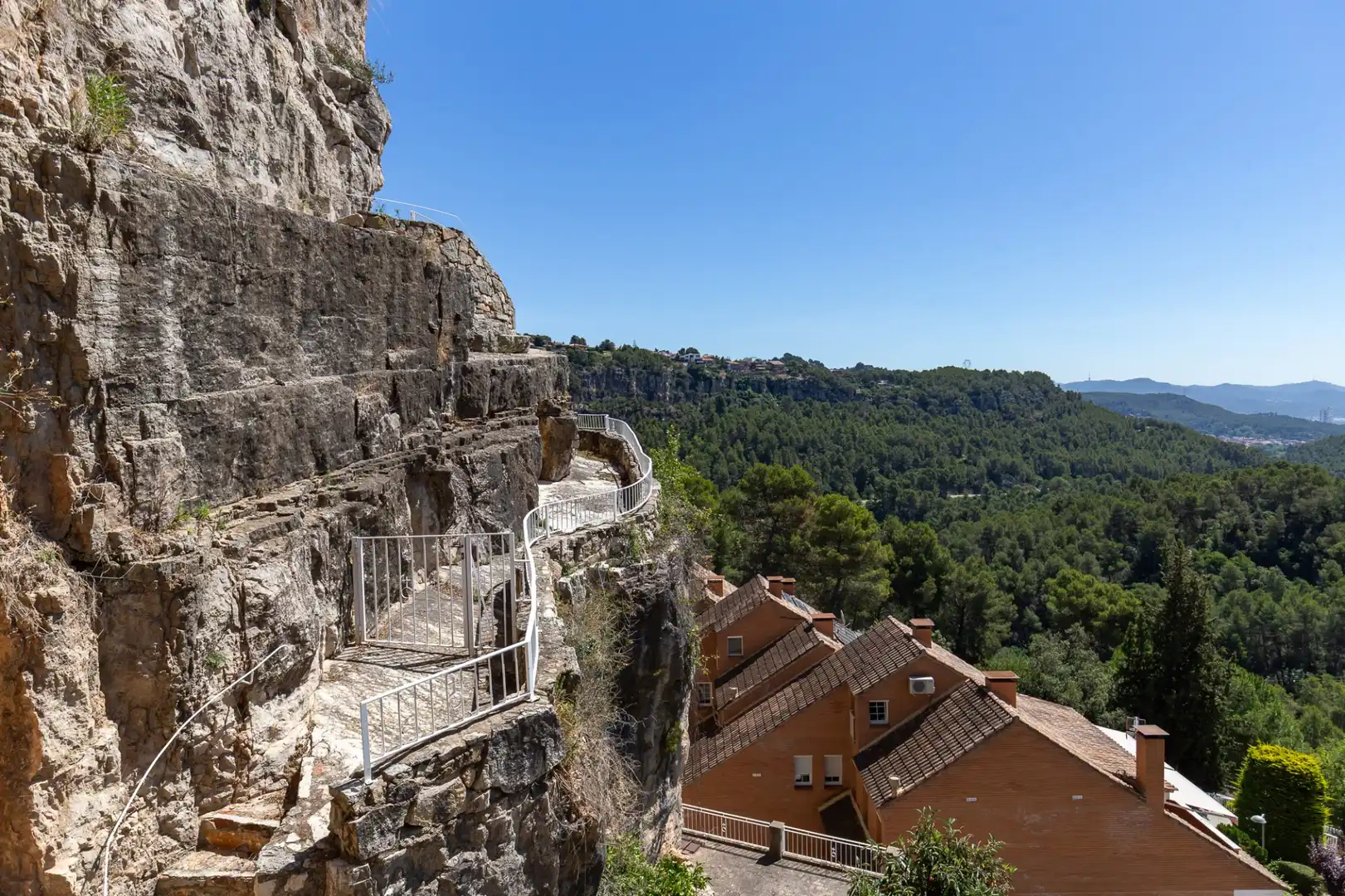 Vista exterior de Finca rústica en venda en Corbera de Llobregat amb Aire condicionat, Calefacció i Terrassa
