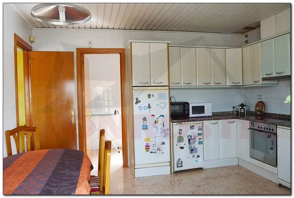 Cuina de Casa o xalet en venda en L'Espluga de Francolí amb Aire condicionat, Terrassa i Traster