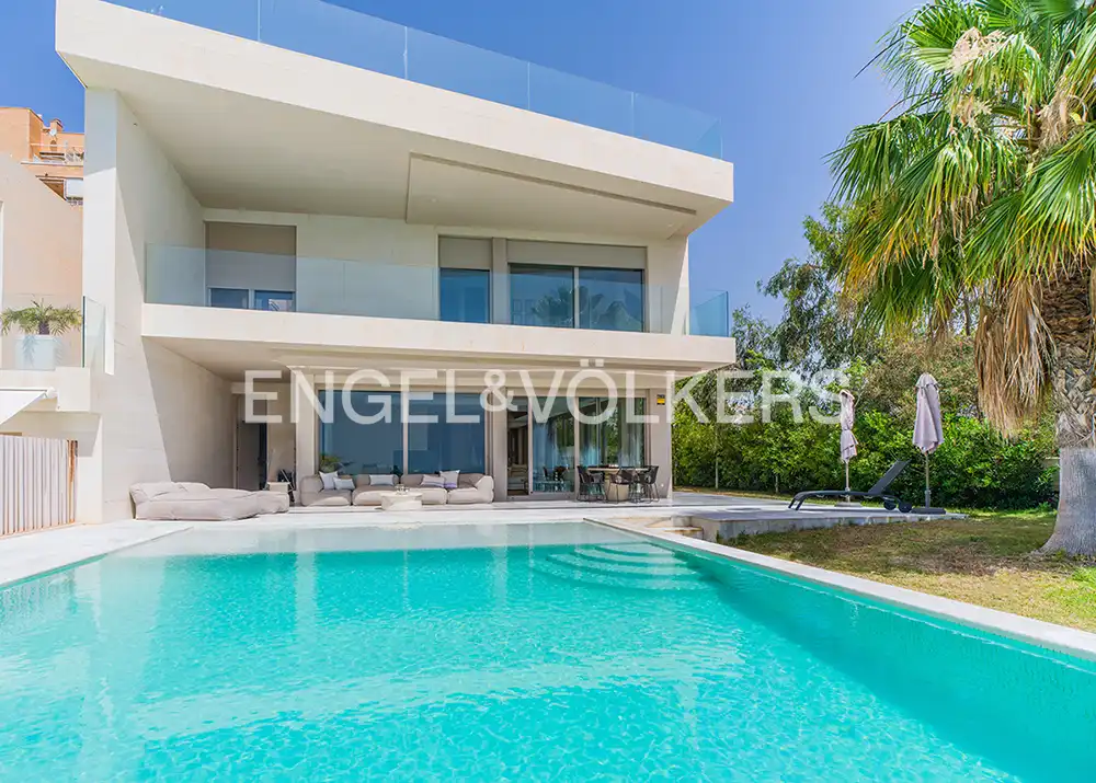 Vista exterior de Casa o xalet en venda en El Campello amb Aire condicionat, Calefacció i Jardí privat