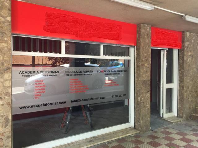 Local comercial en Alquiler en Carrer de Monturiol en Progrés