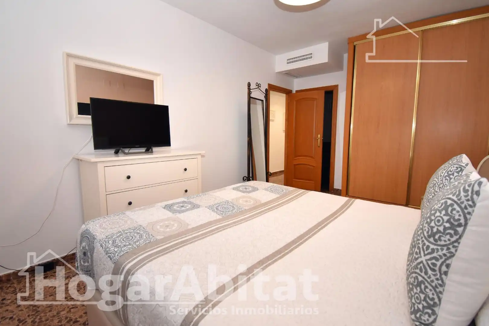 Bedroom of Attic for sale in Torrent  with Air Conditioner, Heating and Terrace