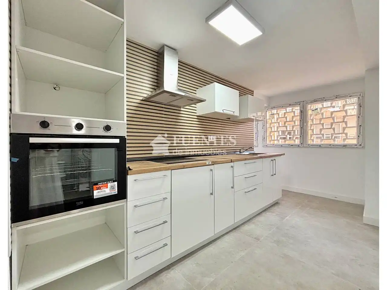 Cocina de Piso en venta en Alicante / Alacant con Trastero y Alarma