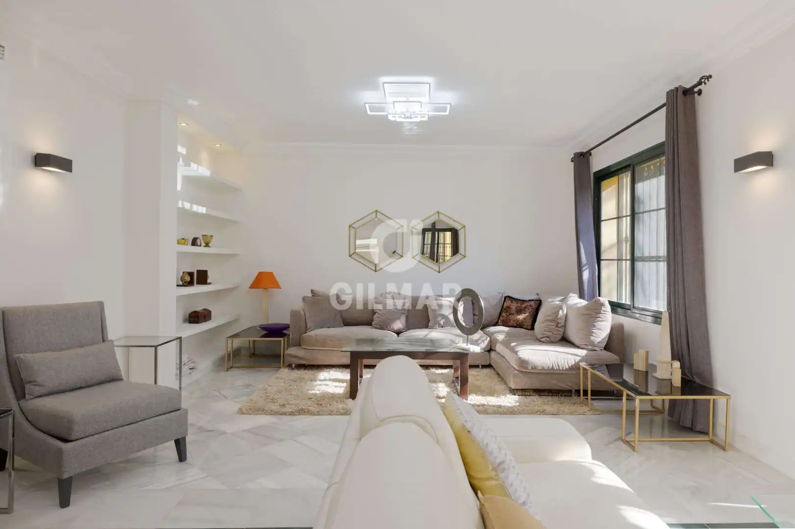 Sala de estar de Casa o chalet en venta en Estepona con Calefacción, Jardín privado y Piscina