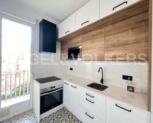 Cuina de Apartament de lloguer en  Barcelona Capital amb Aire condicionat i Parquet