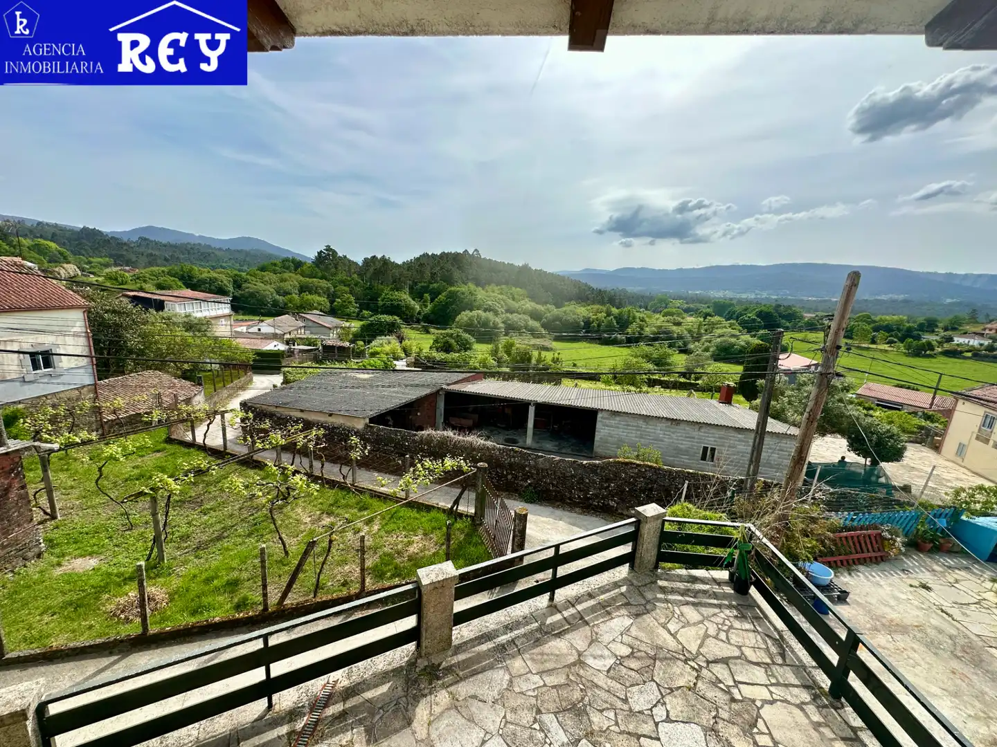 Vista exterior de Casa o xalet en venda en Ames amb Calefacció, Jardí privat i Parquet