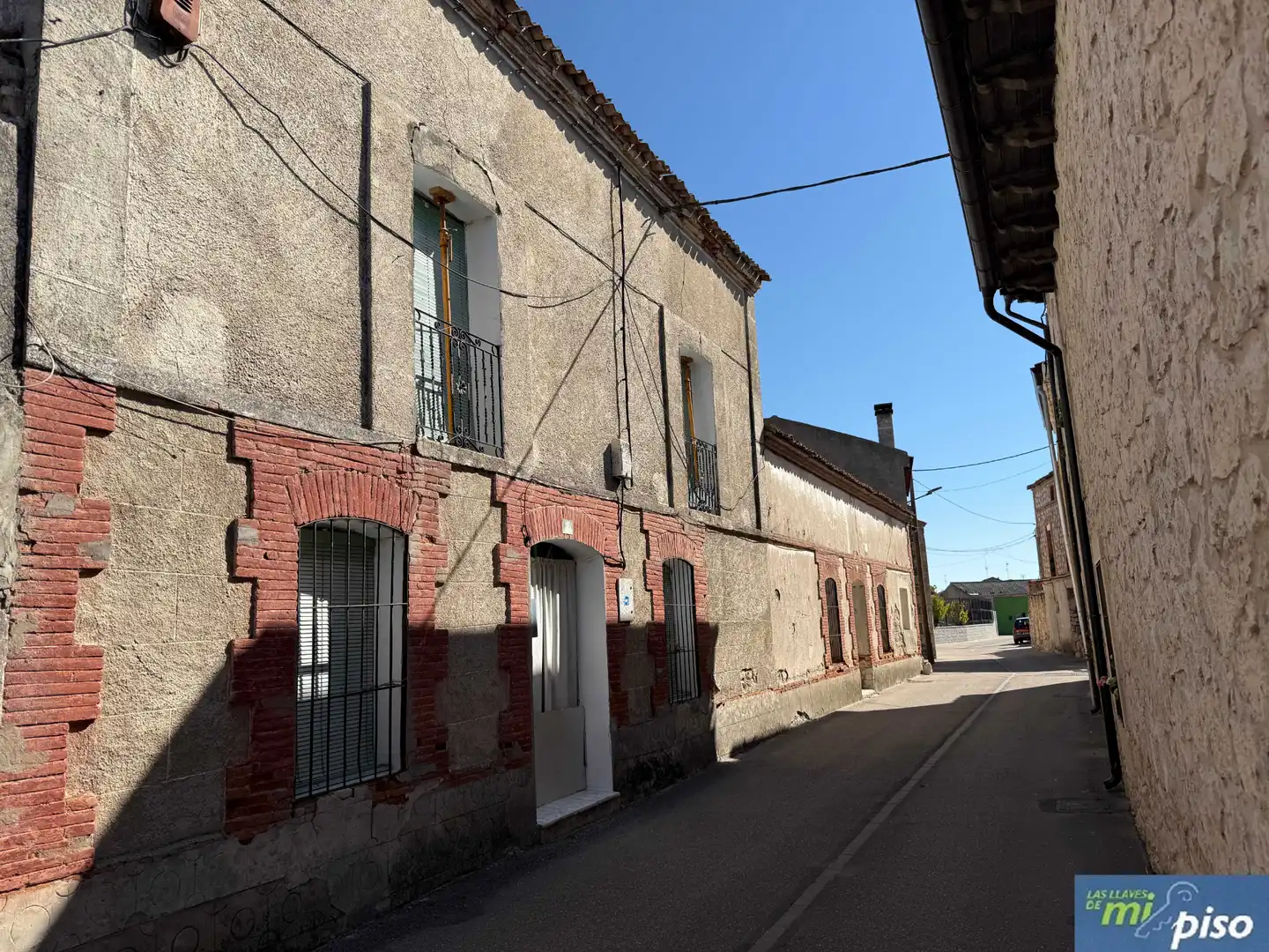 Vista exterior de Casa o xalet en venda en Camporredondo amb Jardí privat, Parquet i Terrassa