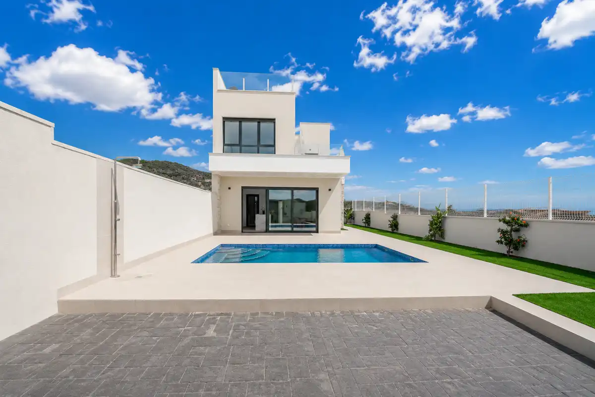 Semi-detached house with terrace for sale in Calle de Morella, imagen 2