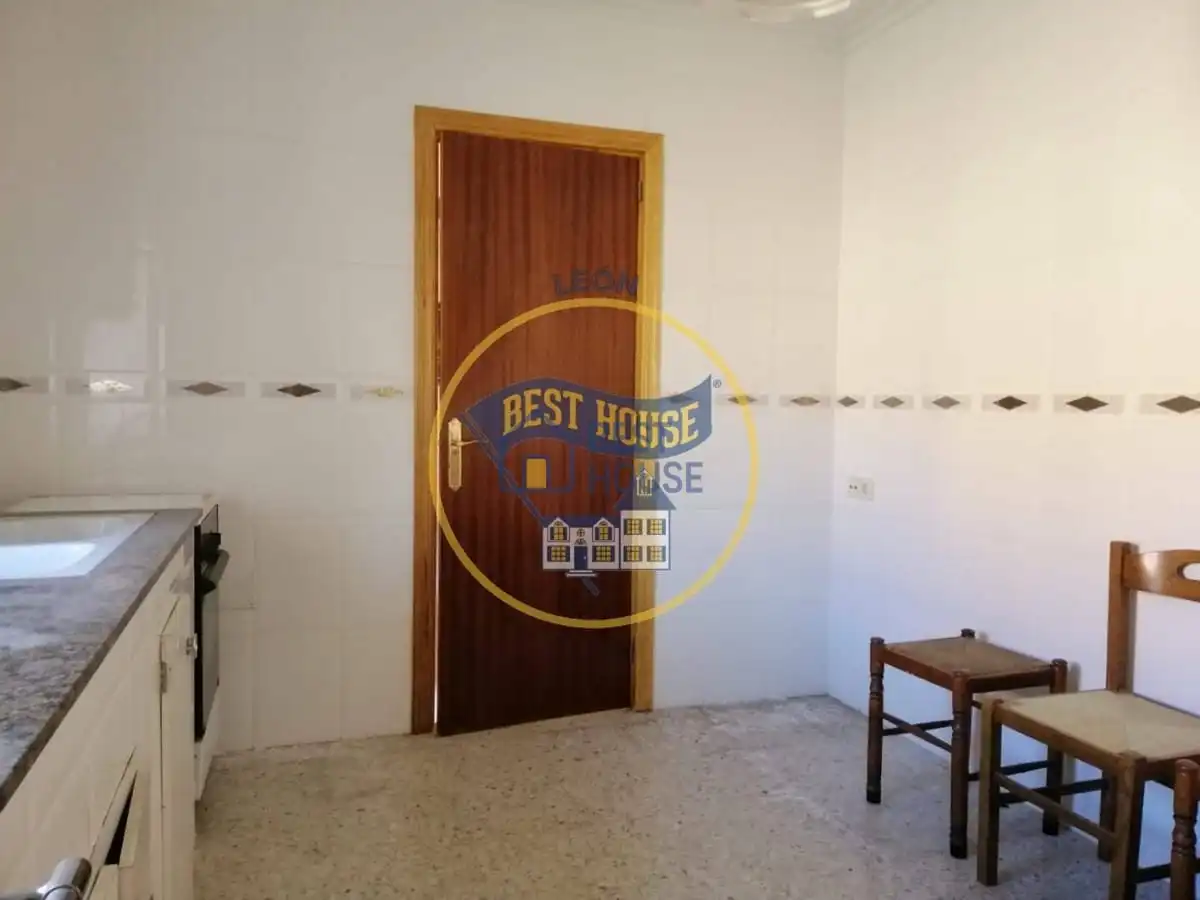 Houses for sale in Rioseco de Tapia  with Storage room and Balcony