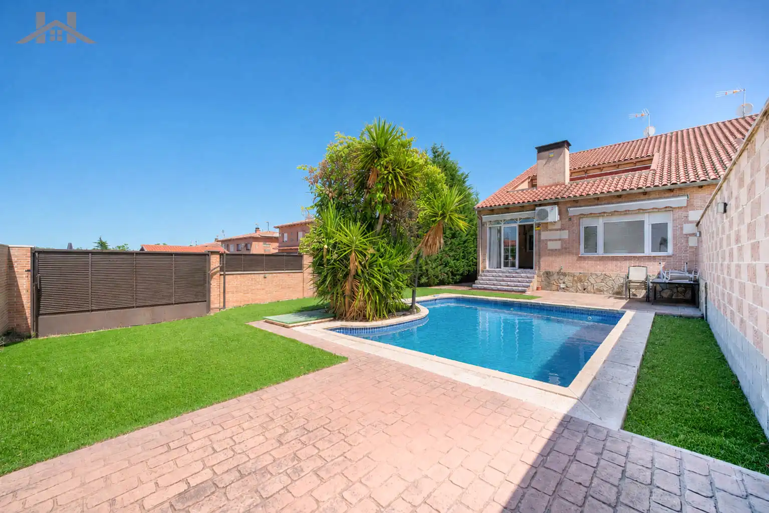 Piscina de Casa adosada en venta en Carranque con Aire acondicionado, Calefacción y Jardín privado