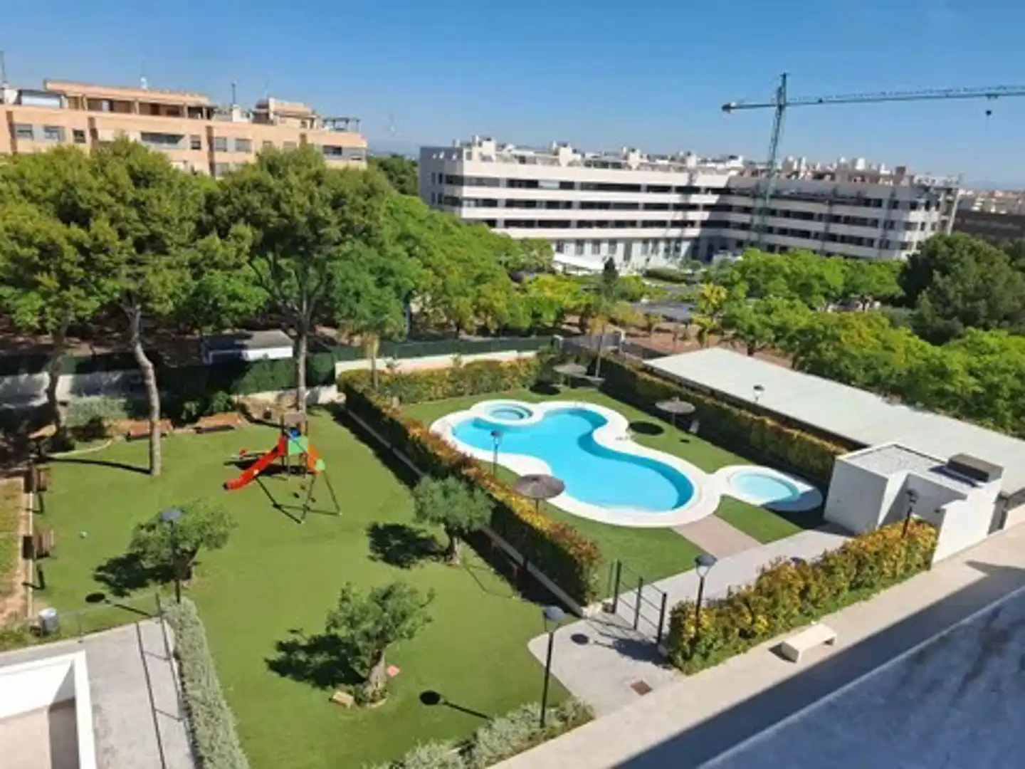 Piscina de Ático en venta en Torrent con Terraza, Trastero y Piscina