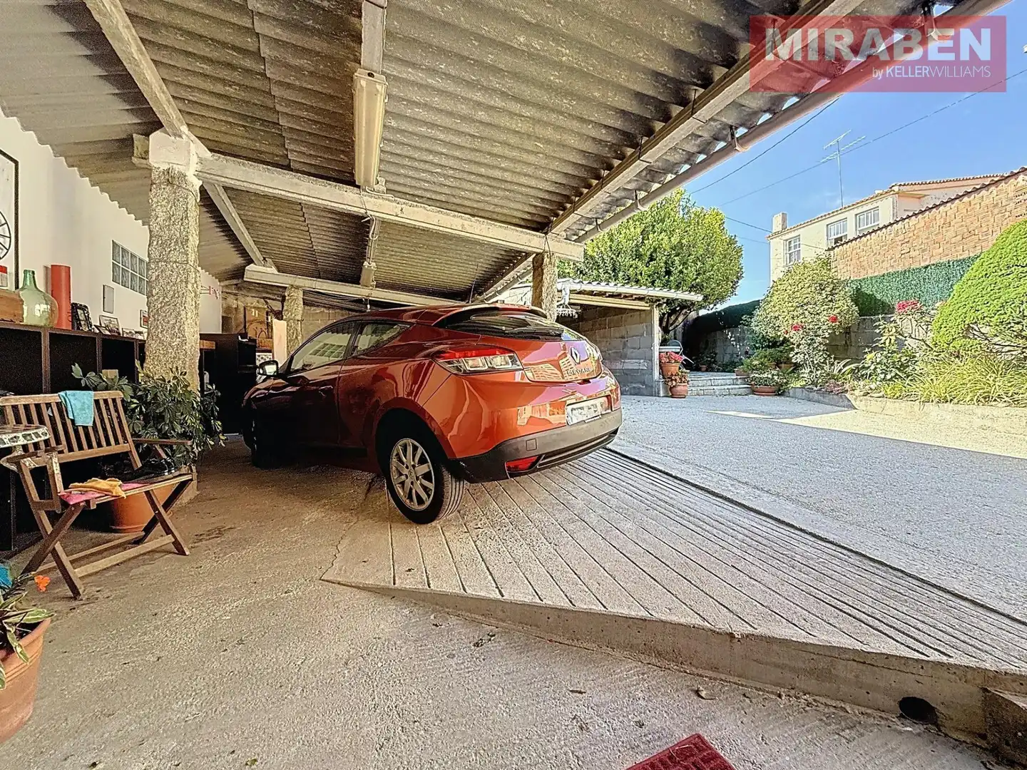 Aparcament de Finca rústica en venda en Rianxo amb Calefacció, Jardí privat i Moblat