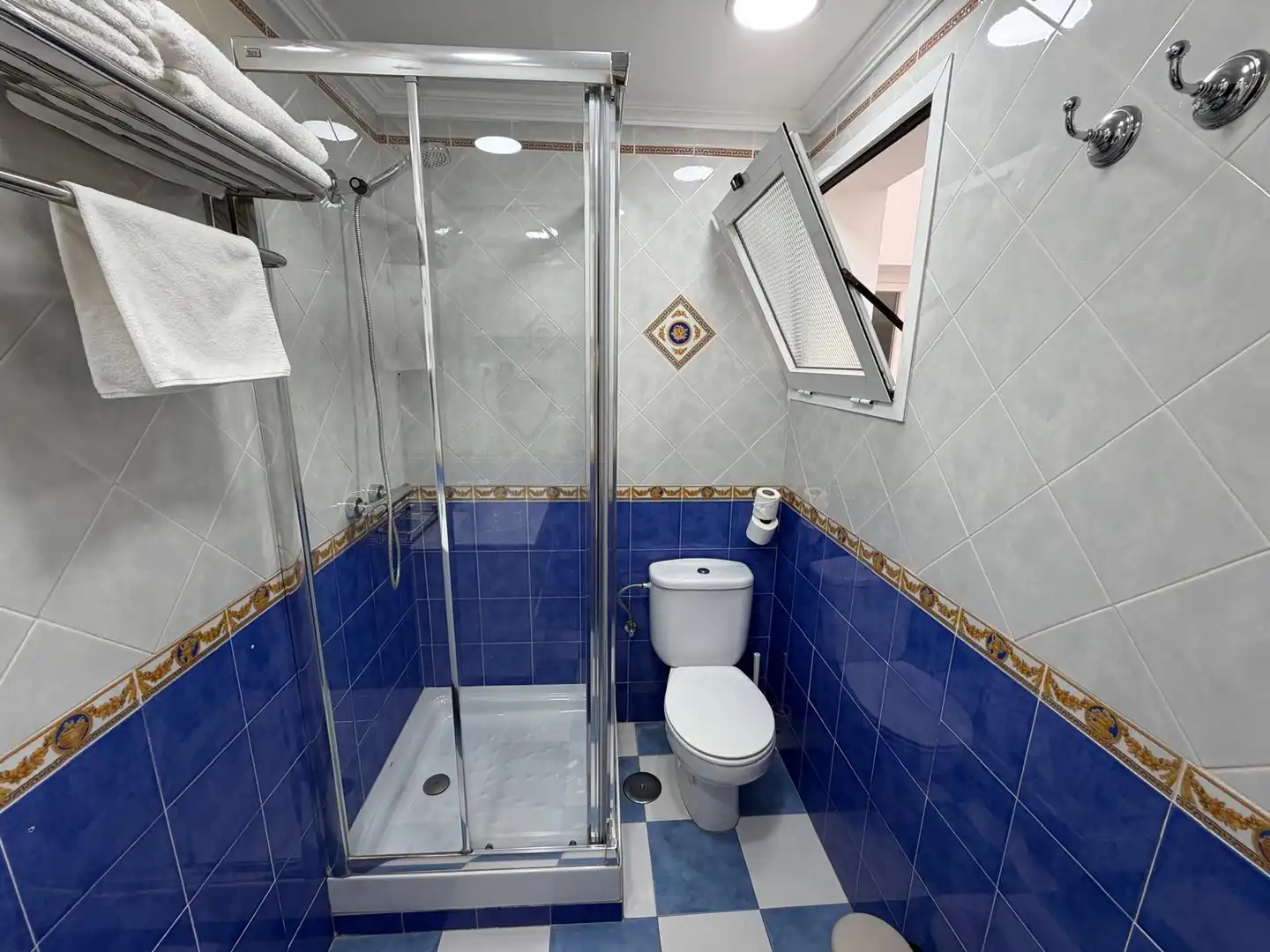 Inmuebles singulares con ascensor en venta en La Carihuela - Los Nidos, imagen 6