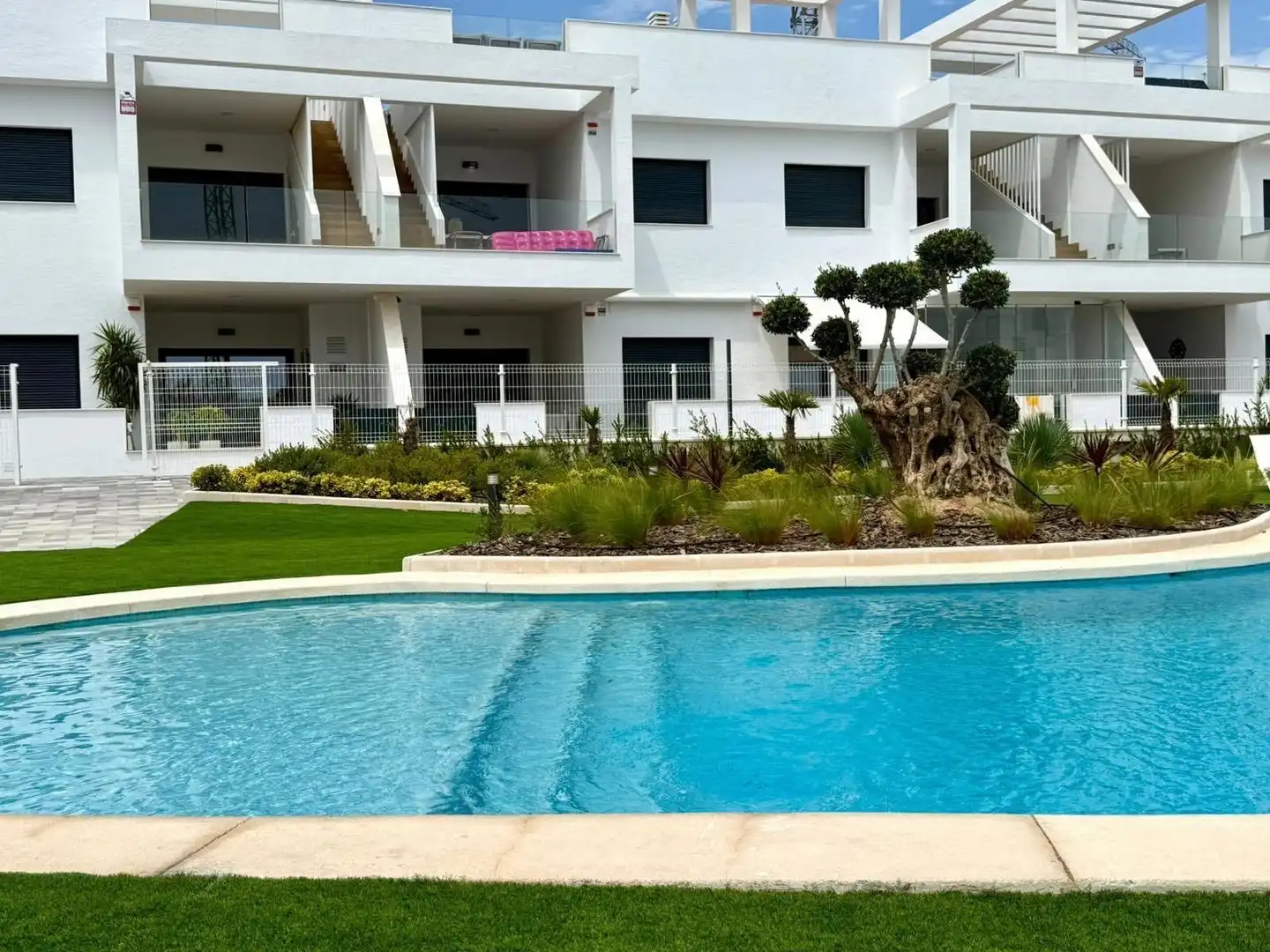 Swimming pool of Flat for rent in Torrevieja  with Air Conditioner, Heating and Private garden