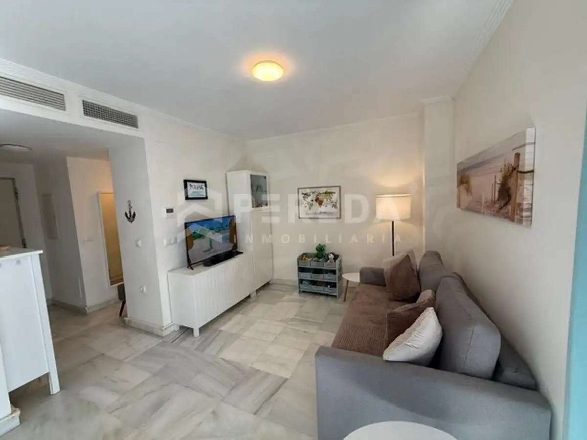 Sala d'estar de Apartament en venda en Roquetas de Mar amb Aire condicionat, Jardí privat i Terrassa