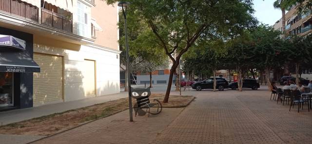 Local comercial en Alquiler en Plaça de l'Alt Millars en Massanassa