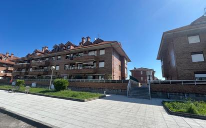 Vista exterior de Pis en venda en Bárcena de Cicero amb Calefacció i Terrassa