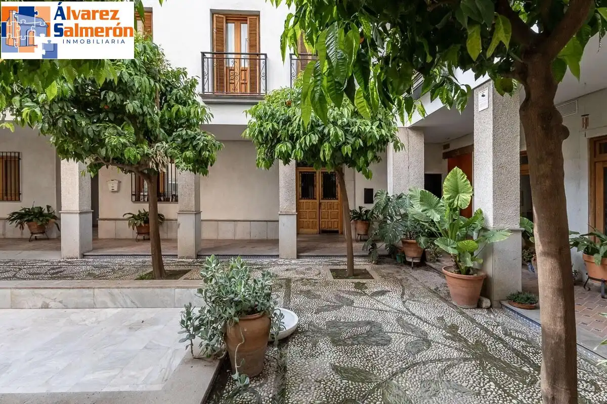Außenansicht von Wohnung zum Verkauf in Granada mit Terrasse