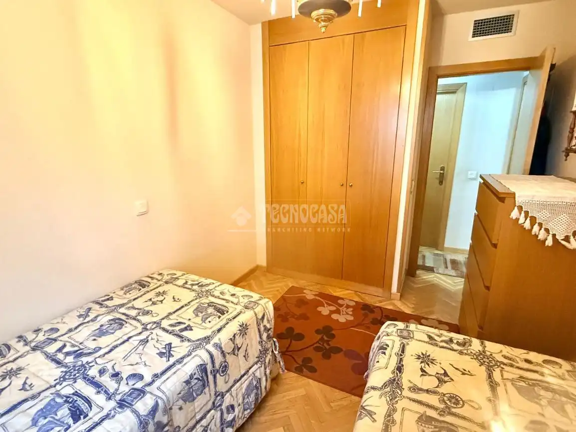 Habitación de Piso en venta en Madrid con Calefacción