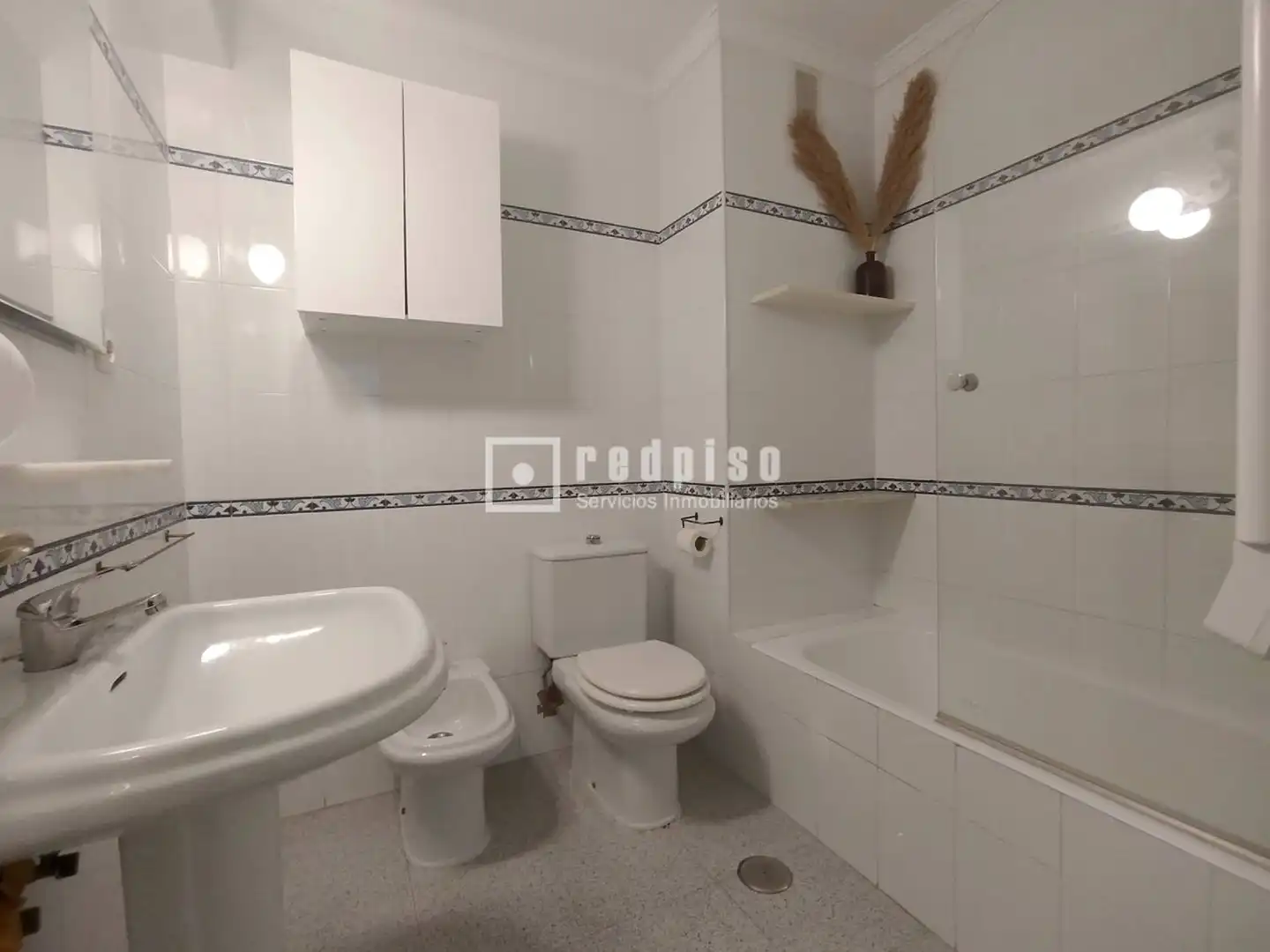 Baño de Piso de alquiler en Sevilla con Aire acondicionado y Jardín privado