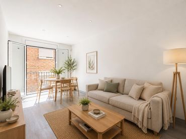 Apartament amb balcó en venda a Carrer REINA AMALIA
