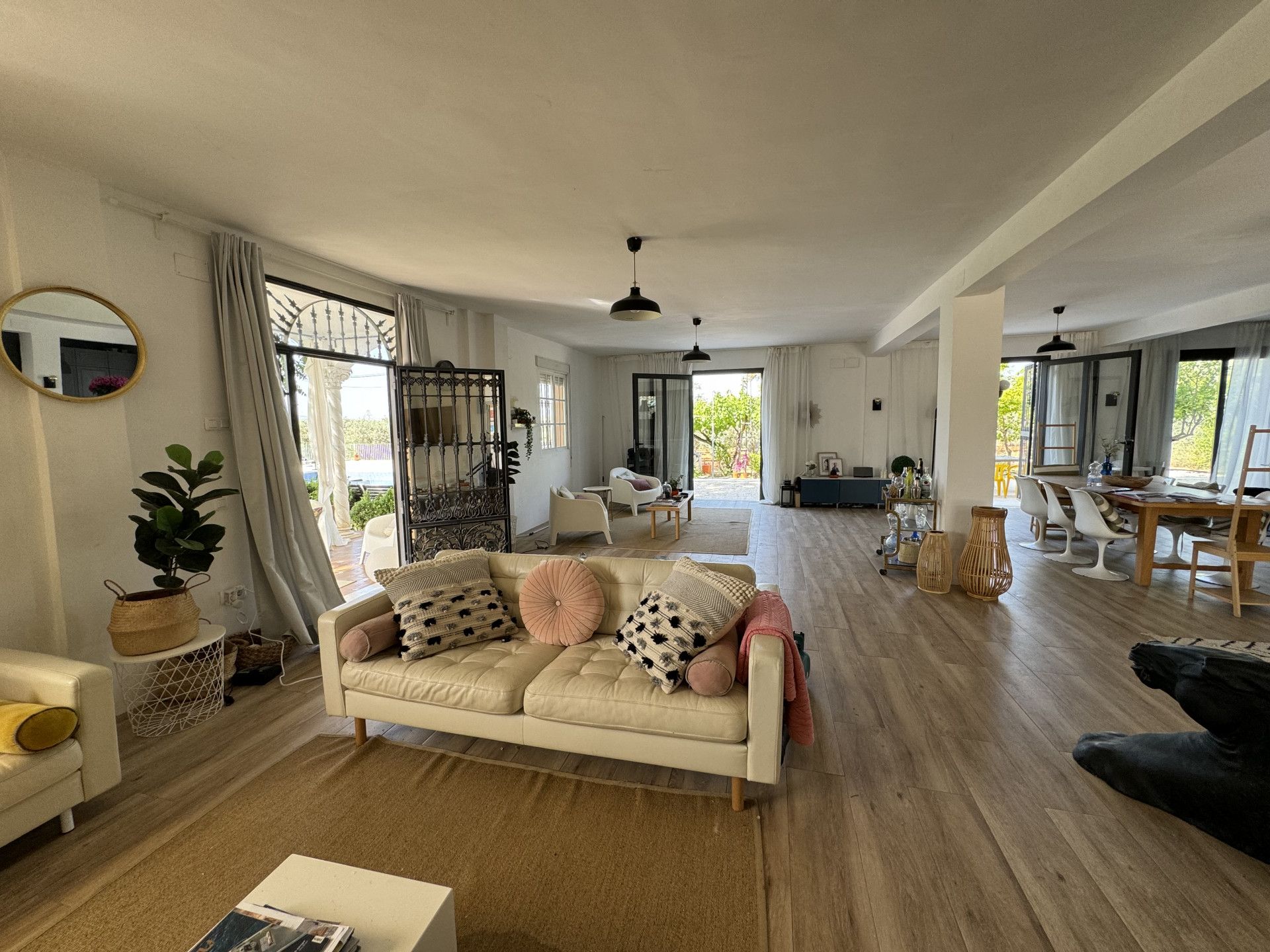 Sala d'estar de Finca rústica en venda en Puente Genil amb Aire condicionat, Jardí privat i Terrassa