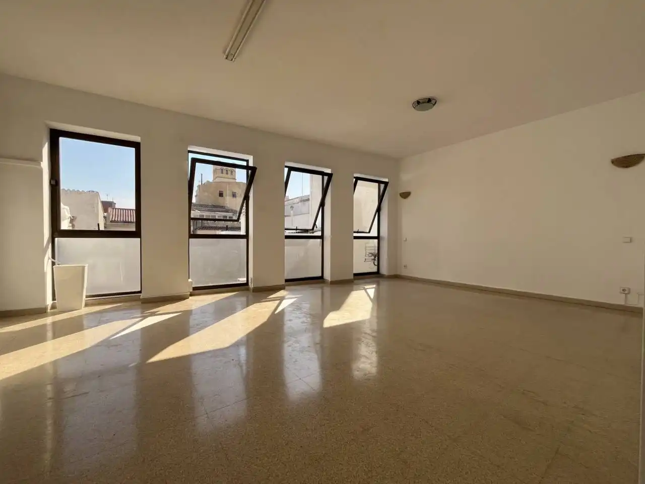Oficina de lloguer a Calle Canonge Baranera, 104, Centre