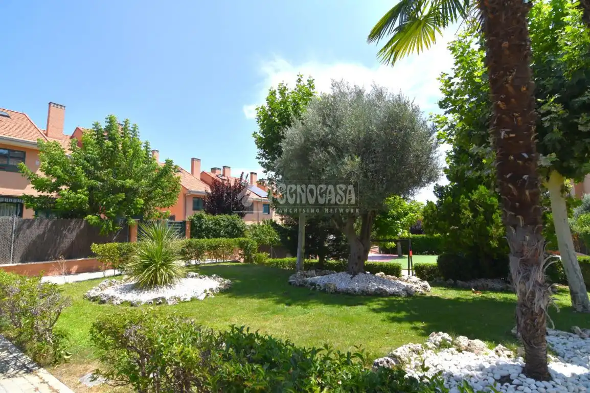 Jardín de Piso en venta en Boadilla del Monte con Jardín privado
