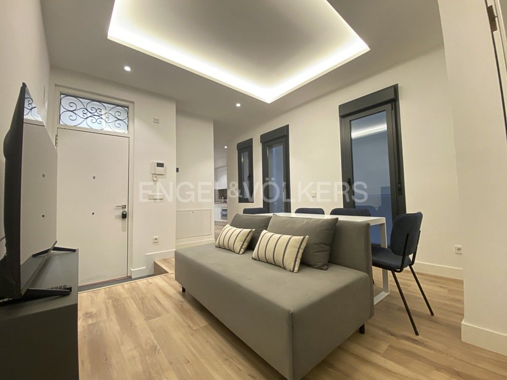 Sala de estar de Apartamento de alquiler en  Madrid Capital con Aire acondicionado, Calefacción y Amueblado