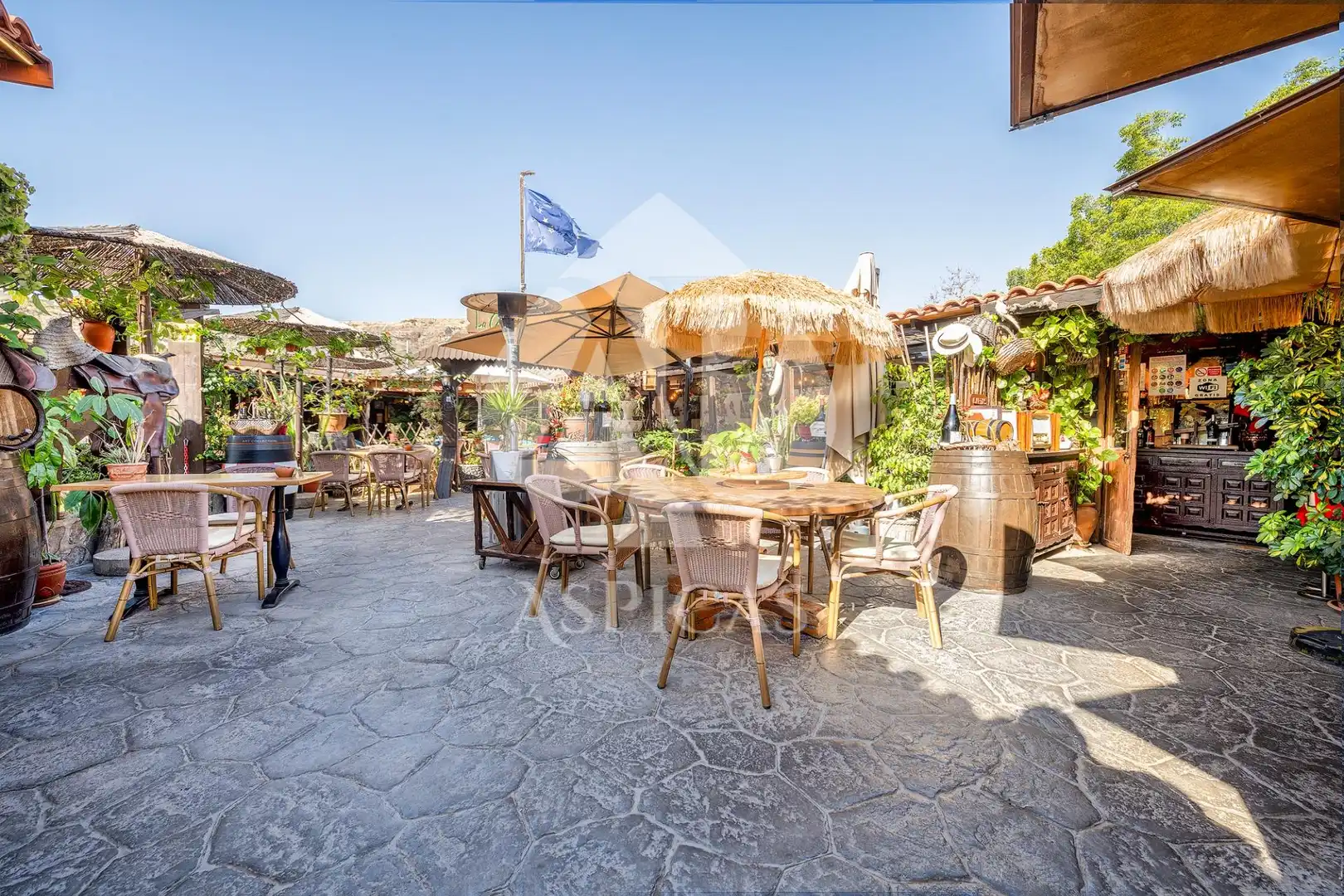 Commercial properties for sale in Montaña - La Data