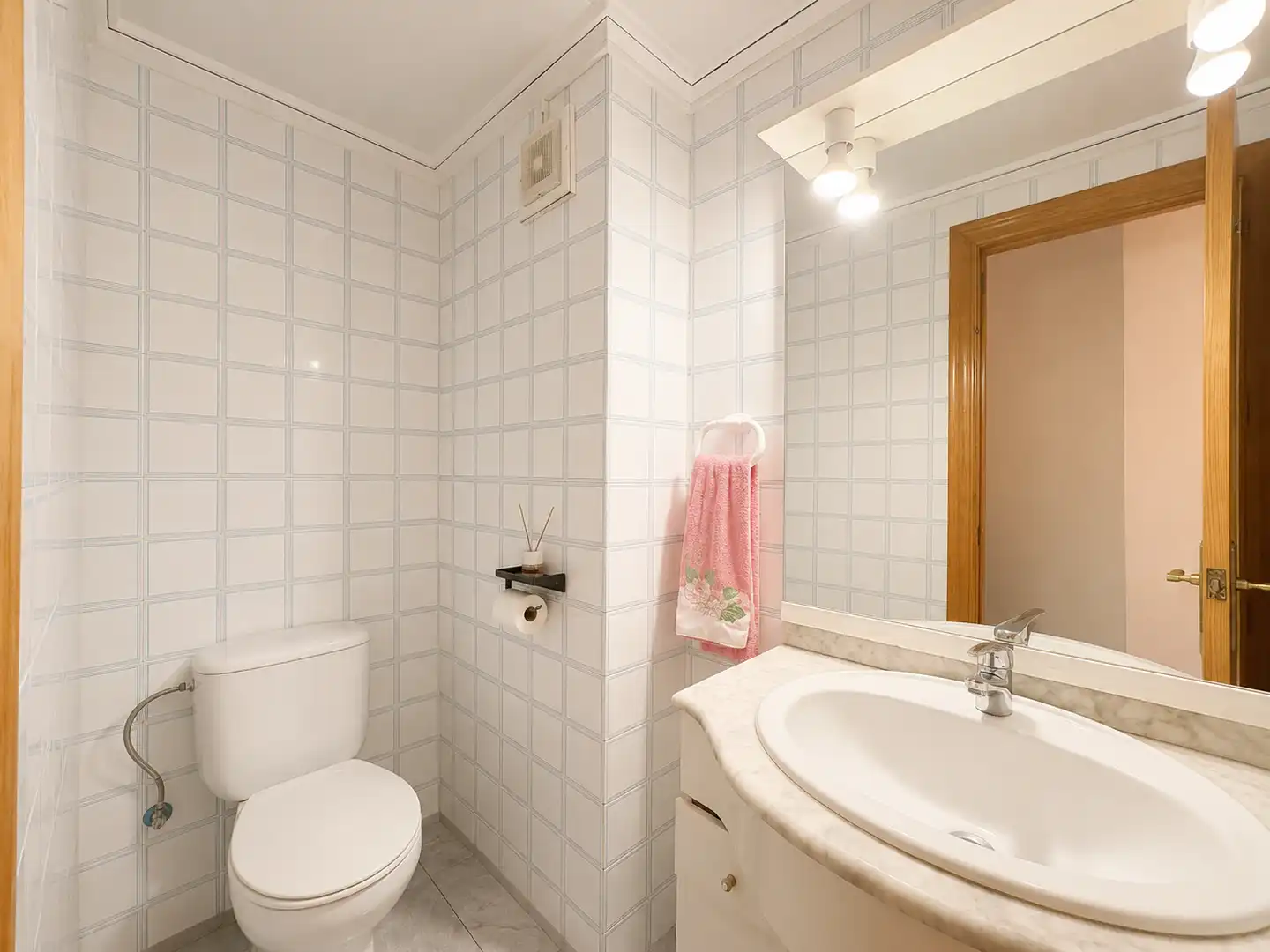 Baño de Piso en venta en Guardamar del Segura con Terraza y Amueblado