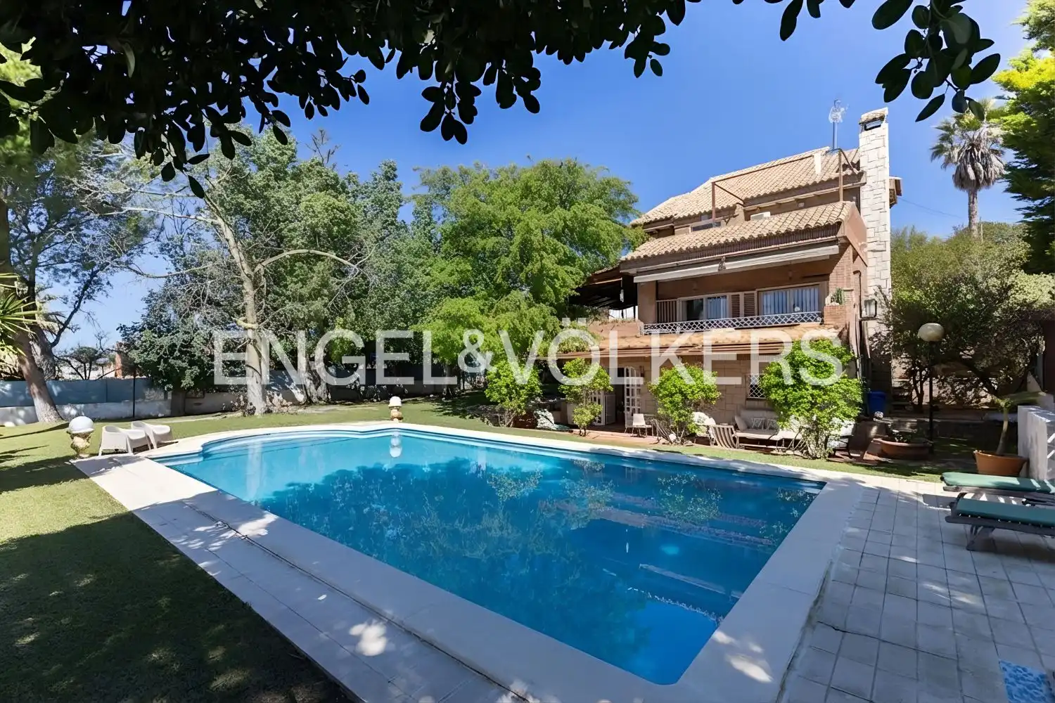 Swimming pool of Houses for rent in Riba-roja de Túria  with Air Conditioner, Heating and Private garden