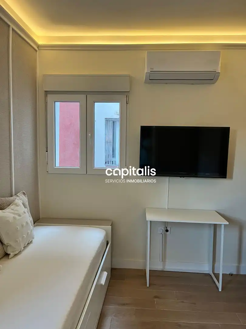 Schlafzimmer von Wohnung zur Miete in Madrid mit Klimaanlage, Heizung und Möbliert