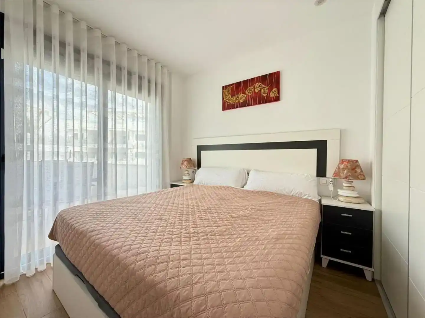 Schlafzimmer von Wohnung zur Miete in Torrevieja mit Klimaanlage und Schwimmbad