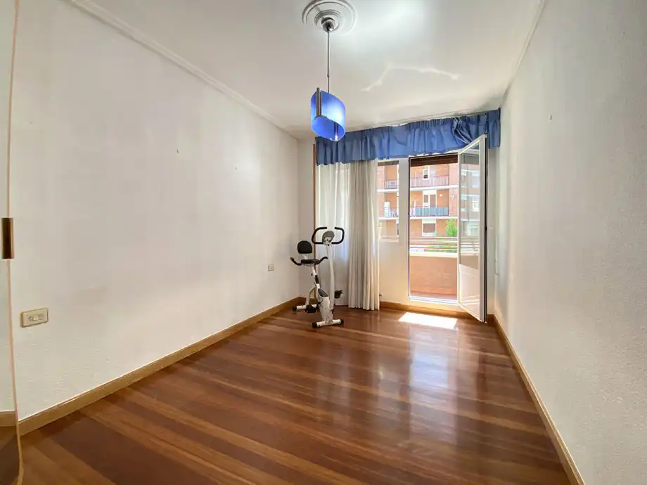 Habitación de Piso en venta en Vitoria - Gasteiz con Calefacción, Parquet y Trastero