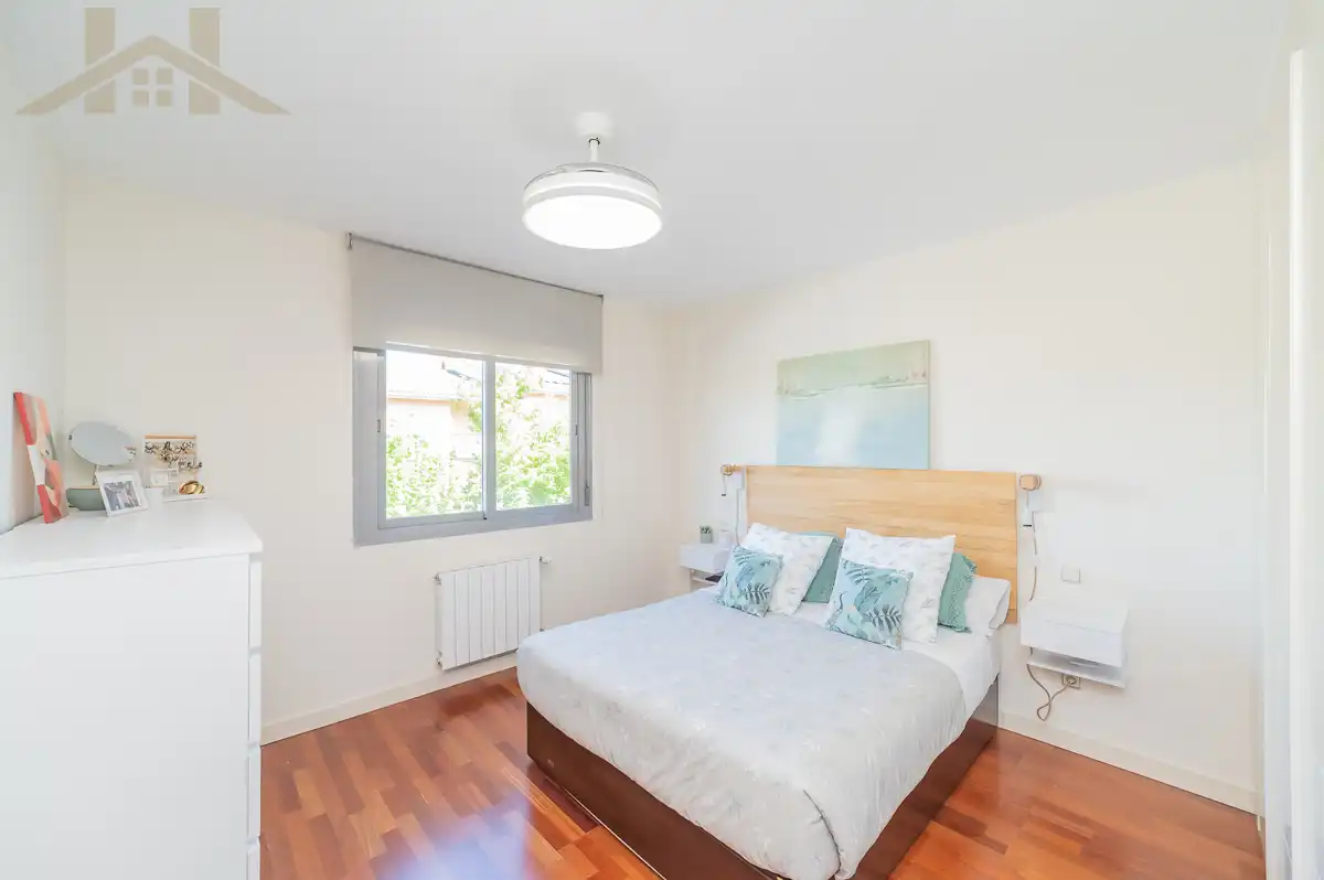 Dormitori de Casa adosada en venda en Arroyomolinos (Madrid) amb Aire condicionat, Jardí privat i Terrassa