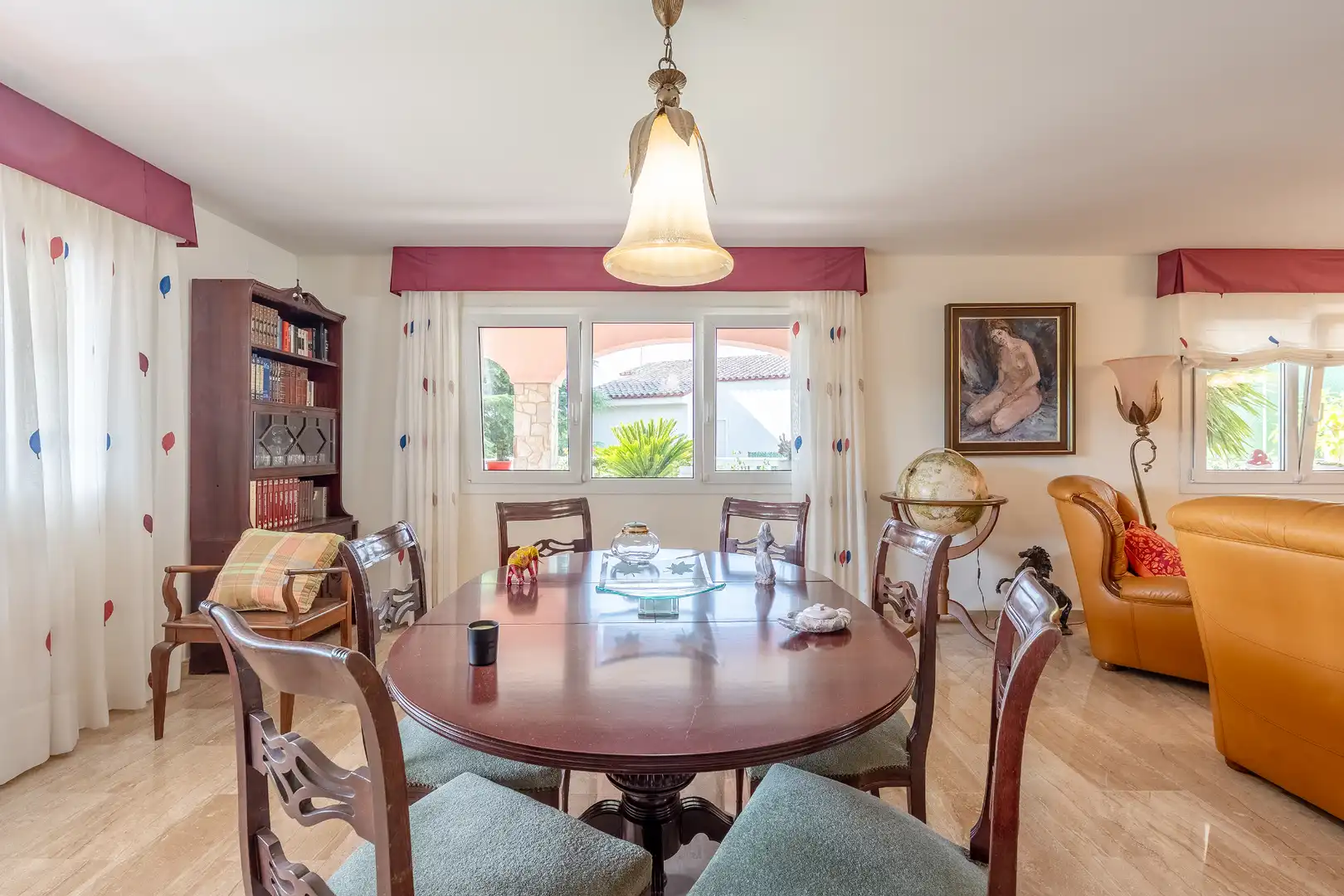 Comedor de Casa o chalet en venta en Badalona con Aire acondicionado, Calefacción y Jardín privado