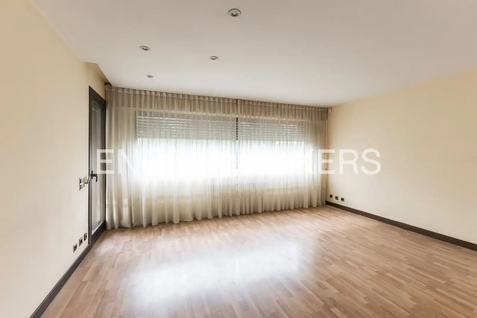 Flat for sale in Madrid  with Heating, Private garden and Terrace
