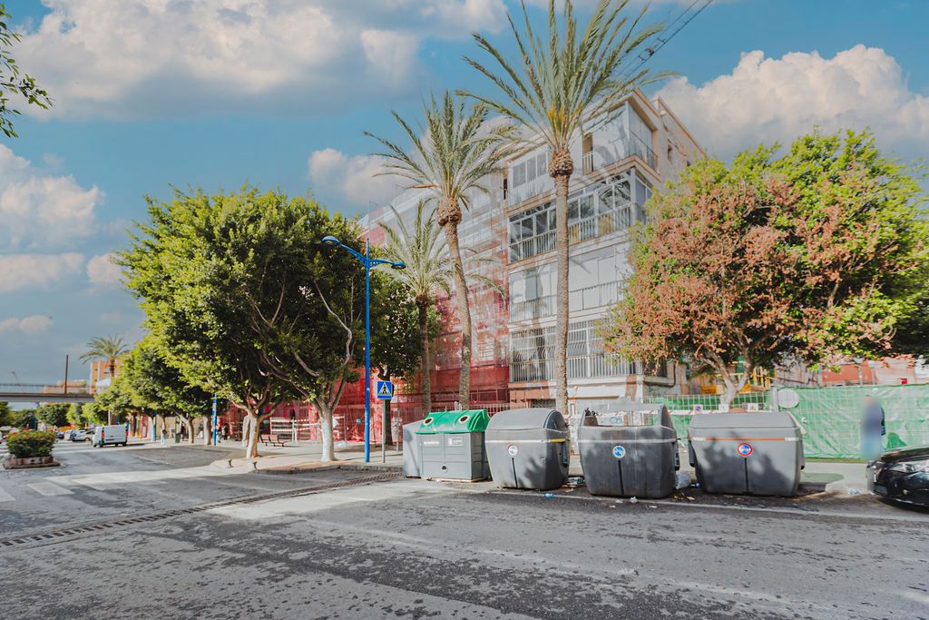 Vista exterior de Piso en venta en  Almería Capital